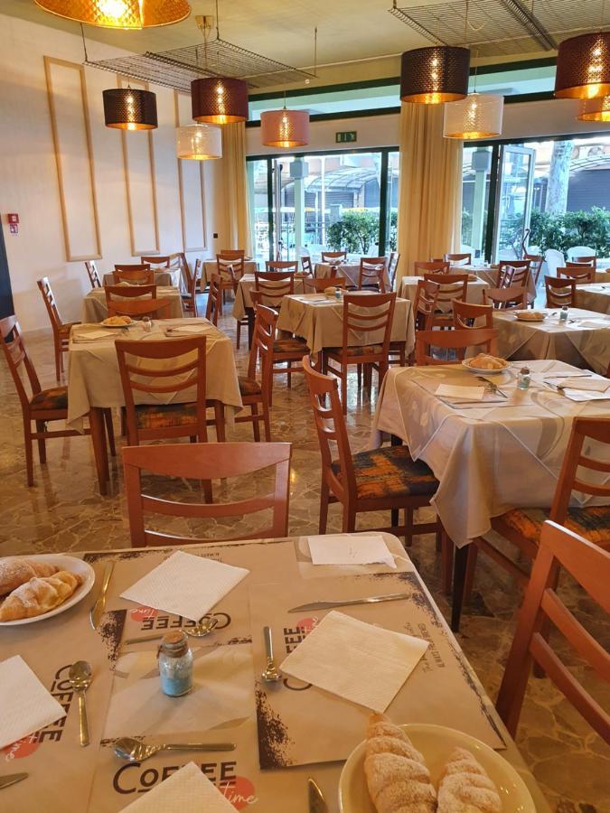 Hotel Venezia San Mauro Mare Bagian luar foto